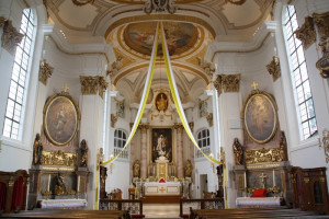 Pontifikalamt - zur Wiedereröffnung der Pfarrkirche Hl. Kreuz